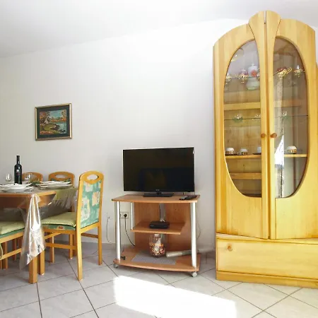 Apartment 770
