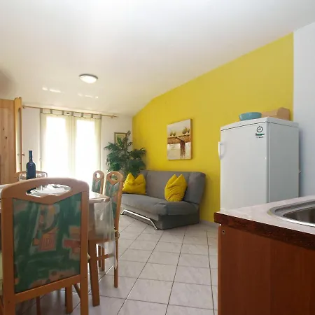 Apartment 770