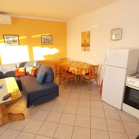 Apartment 770